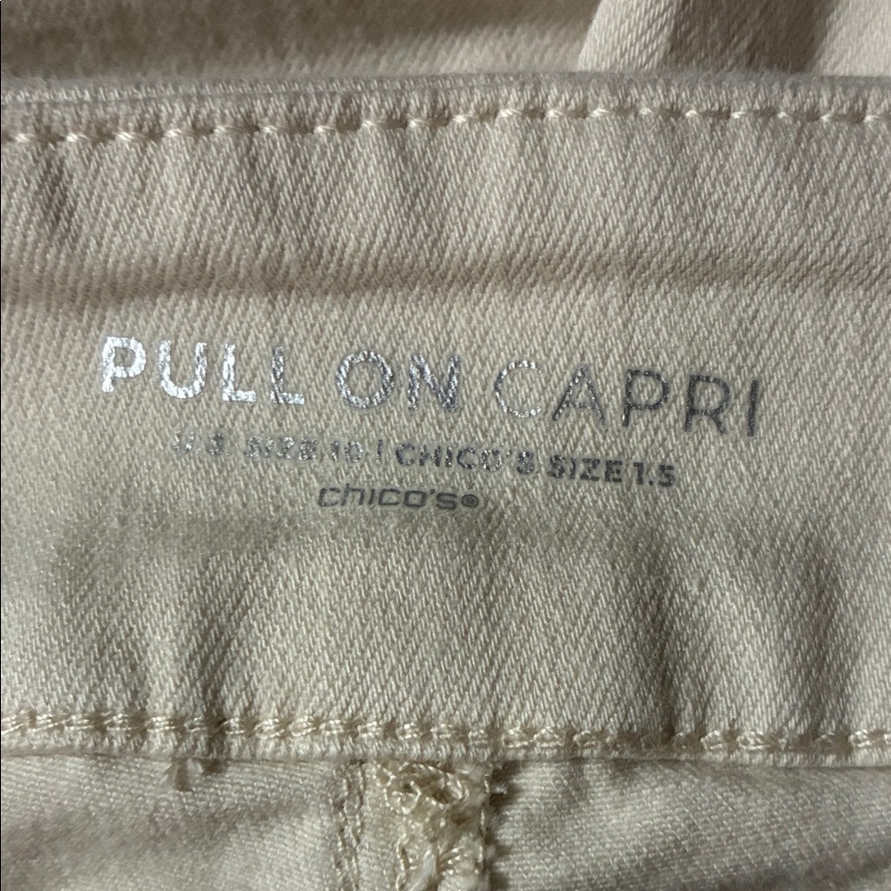 Elegant Cream Capris with Embroidered Detail - Picture 7 of 7